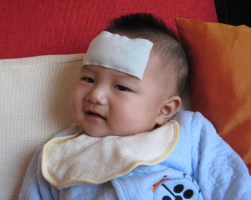 孩子发烧了怎么办 处理方法有以下6种