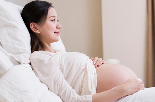 孕妇腿抽筋是怎么回事      缺钙或久站容易腿抽筋