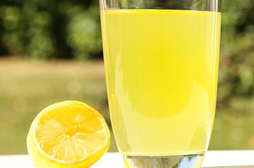 柠檬水   喝柠檬水的五大好处