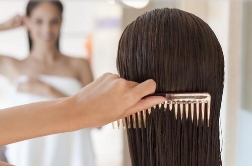 梳头的好处    舒经活血保健提神