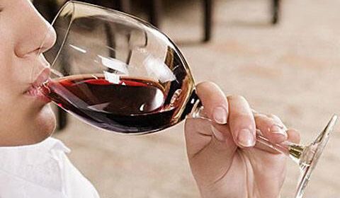 红酒美容养颜助消化 喝红酒的好处