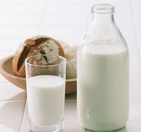 有益睡眠 看看睡觉前喝牛奶好吗