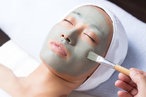 脖子上长小肉疙瘩怎么办 有哪些需要注意