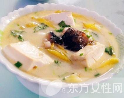 养生家常菜 鱼头炖豆腐的经典做法