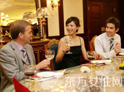 酒桌礼仪的常识有哪些 酒量不行的9个技巧