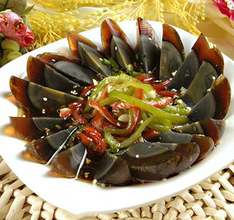 高血压病人少吃 松花蛋的营养和吃法介绍