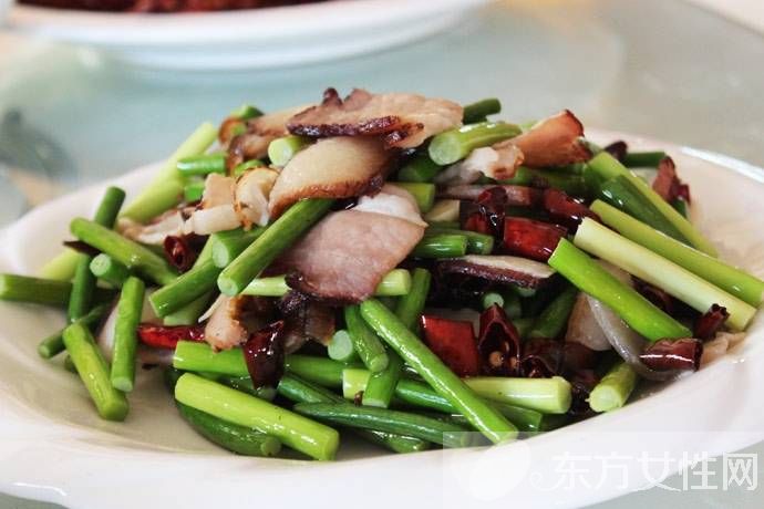 蒜苗炒腊肉的家常做法 简单易学益处多
