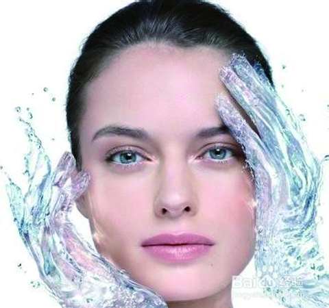 肌肤干燥怎么办 7个补水招拯救沙漠肌