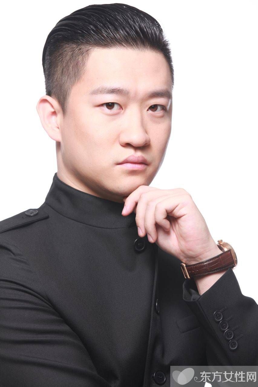 曹云金新恋情曝光 牵手嫩模举止亲密