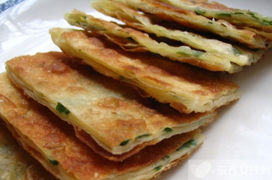 葱油饼的家常做法 吃葱油饼上火吗