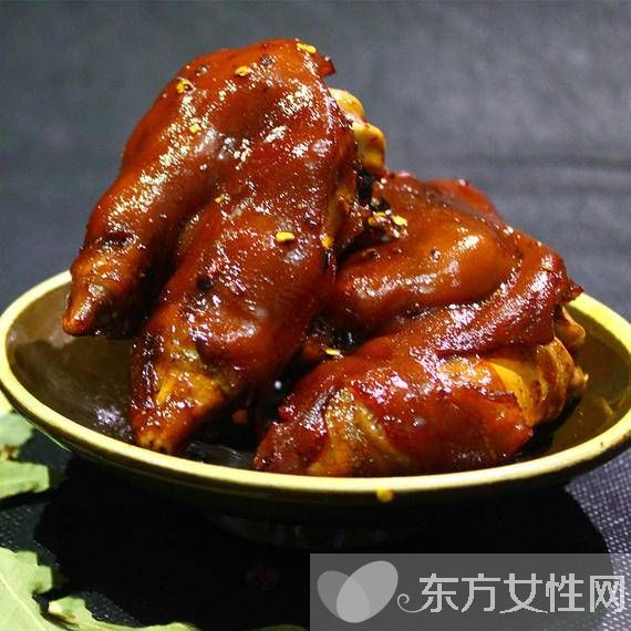 卤猪蹄的家常做法 猪蹄养颜又保健