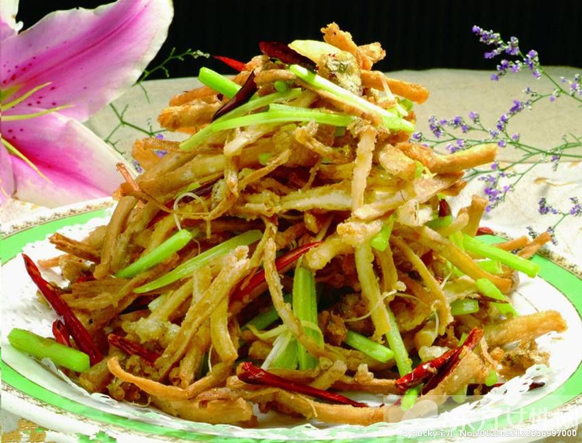 干煸茶树菇的家常做法 茶树菇不仅健脾止泻还能抗衰老