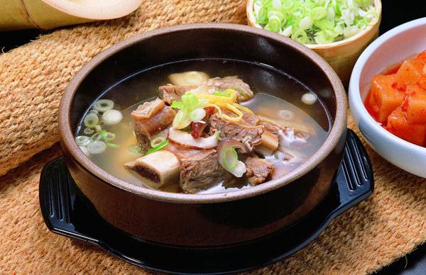 牛骨汤怎么熬 揭秘牛骨头汤的营养价值