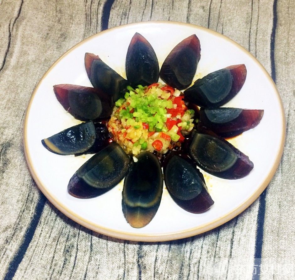 凉拌皮蛋的做法 九招教你做营养丰富的美食