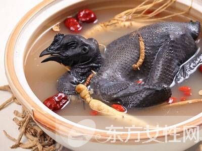 乌鸡汤该怎么做 乌鸡汤的功效与作用