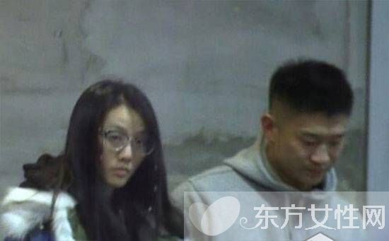 曹云金新恋情曝光 牵手嫩模举止亲密