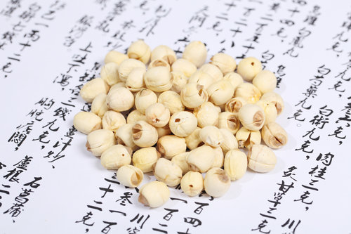 莲子心的作用 食用方法及副作用介绍