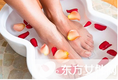 治疗脚气脚臭的方法有哪些 几个小偏方帮到你