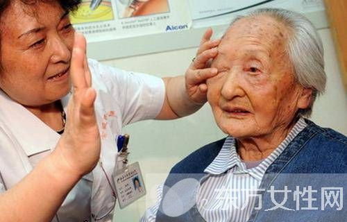 眼花是什么原因 七款食疗防治老花眼