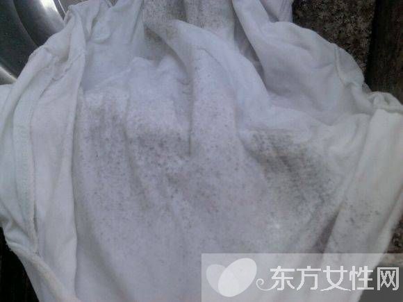 衣服发霉该如何清洗 3种简便方法一招搞定
