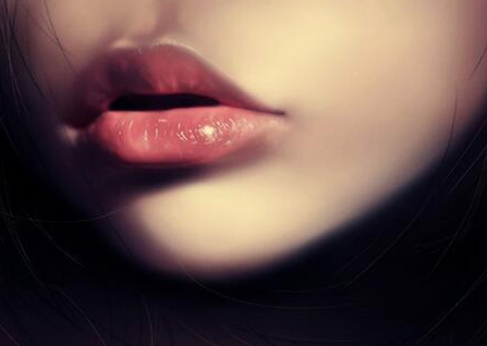 嘴唇干裂脱皮怎么办呢？是什么原因导致的呢