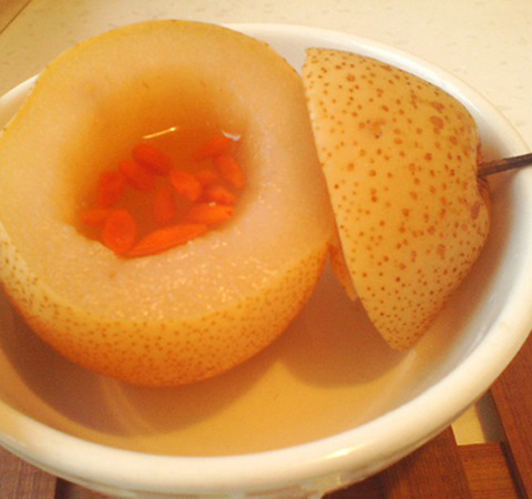 冰糖炖雪梨的功效 感冒吃它好处多