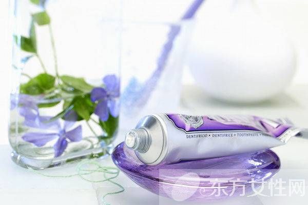 牙膏的作用有哪些  牙膏洗脸有什么好处