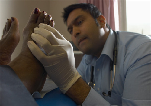 脚气产生的原因 去除脚气小编有办法