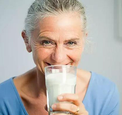 羊奶好还是牛奶好 两种奶三个特点分析