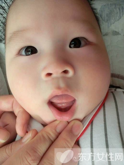 宝宝几个月长牙 出现这些情况妈妈一定不能马虎