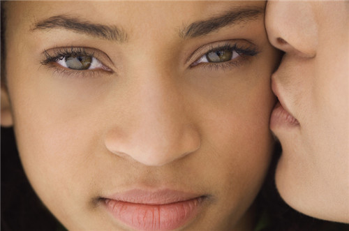 如何减少眼部细纹 选择合适的眼霜很重要