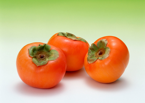 揭柿子的热量 怎么吃柿子才对人体健康有益