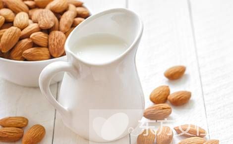 哪种脱脂牛奶好 脱脂牛奶与全脂牛奶的区别