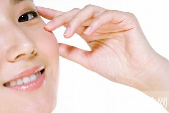 10招快速美白牙齿的方法 多吃含高维C水果也可美白