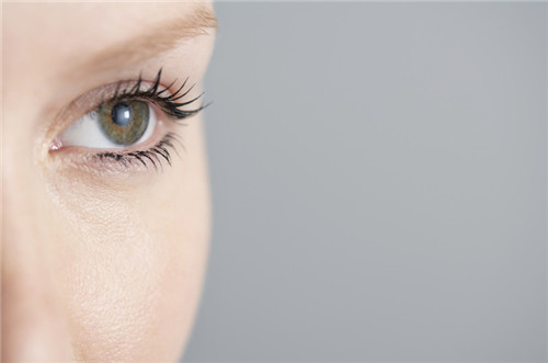 如何减少眼部细纹 选择合适的眼霜很重要