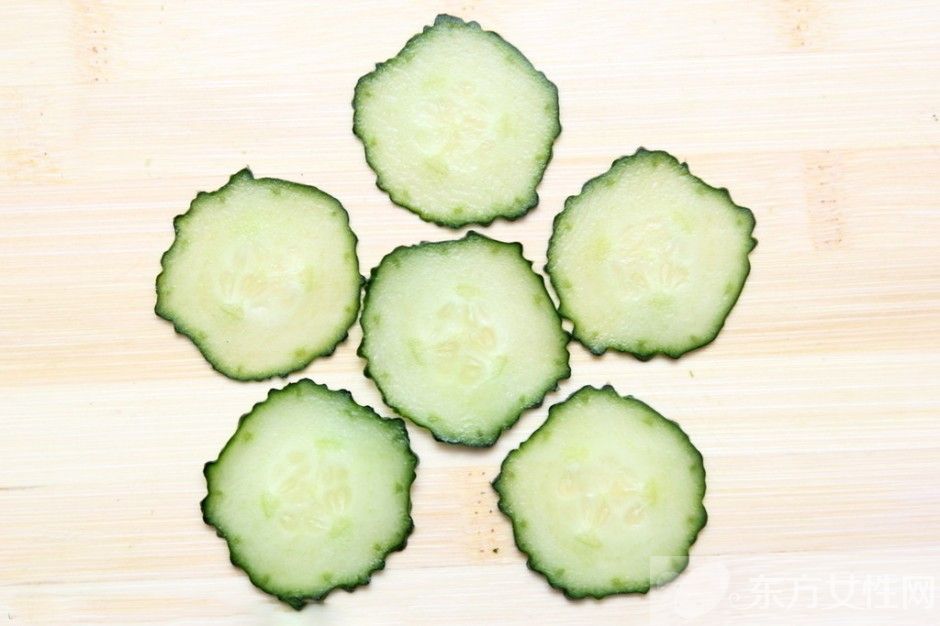 贴黄瓜片的好处有哪些 方法不对小心适得其反