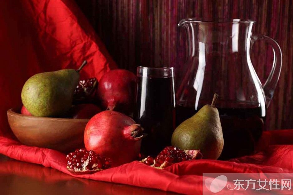 喝红酒有什么好处与坏处 女人喝红酒越喝越美哦