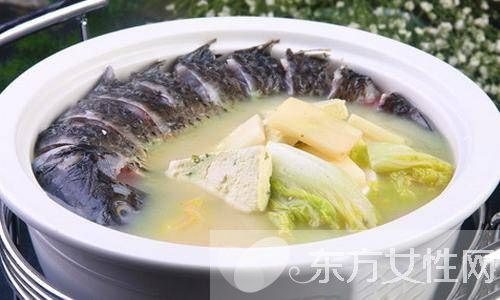 产后可以喝鸡汤吗 产后妈妈喝太多汤后果很严重哦