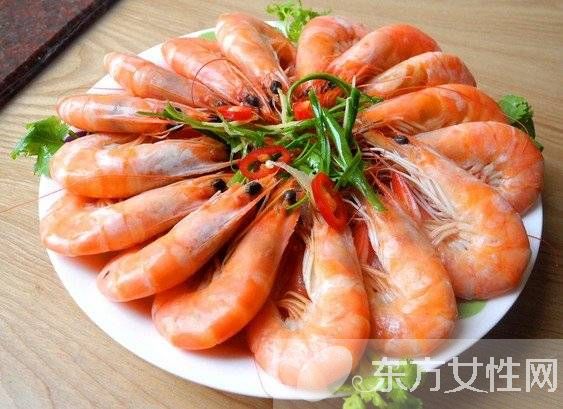 虾和什么不能一起吃 出现这些反应一定要及时就医