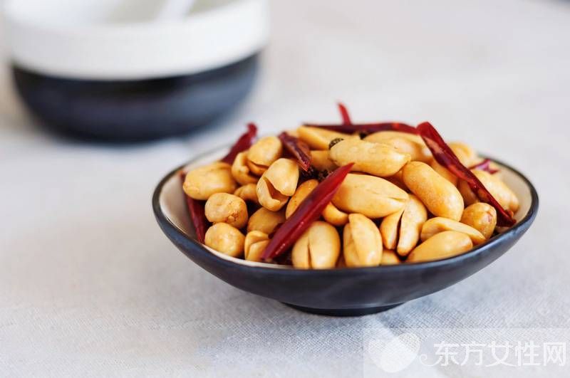 老醋泡花生的做法 吃花生的好处居然这么多哦