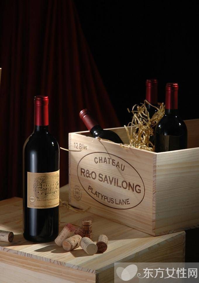 喝红酒有什么好处与坏处 女人喝红酒越喝越美哦