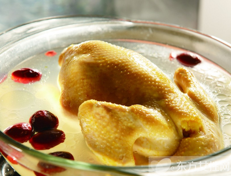 产后可以喝鸡汤吗 产后妈妈喝太多汤后果很严重哦