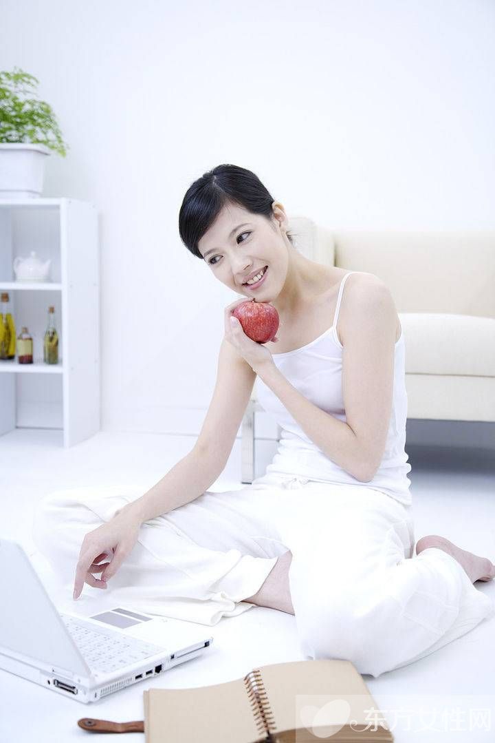 女人小便很黄怎么回事 怎么从尿的颜色看健康