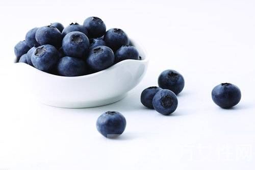 蓝莓的营养价值及功效 蓝莓吃多了后果很严重哦