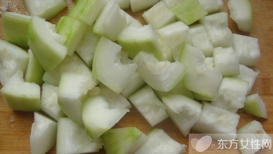 脸部色斑形成的原因 教你在家自制祛斑面膜