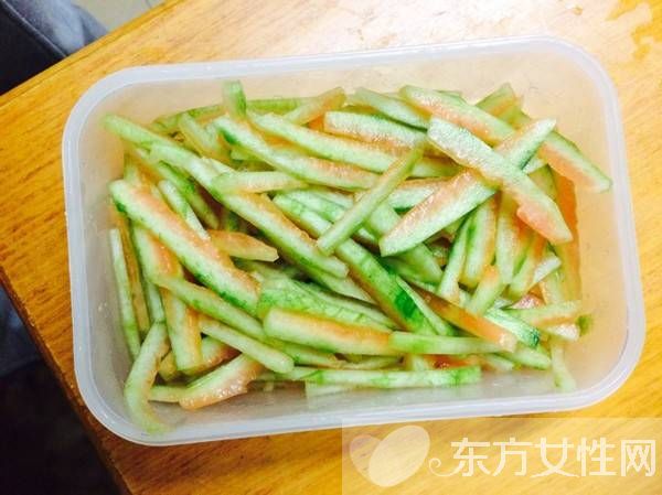 西瓜皮擦脸有什么好处 西瓜皮护肤效果居然这么好