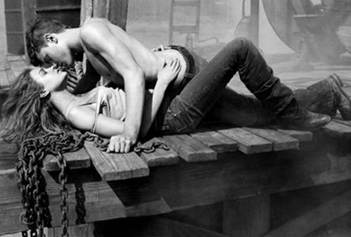 4种不同的做爱姿势 带来全新性爱激情