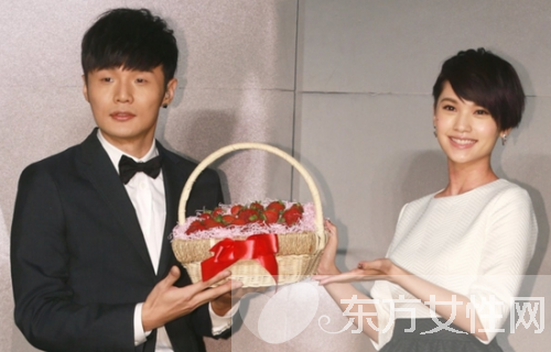 杨丞琳谈李荣浩 可以嫁 男友超幽默只有她懂