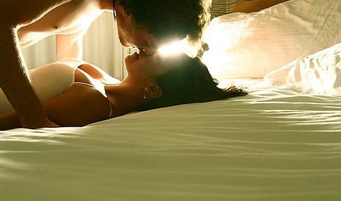 走错房间上错床 错睡领导美妻