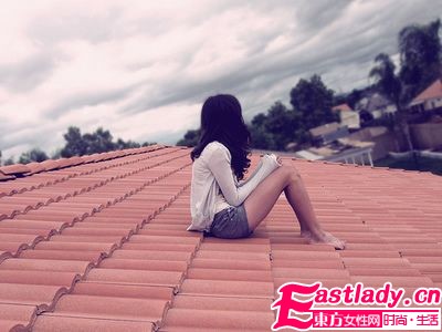 网恋男友疯狂地压在我身上